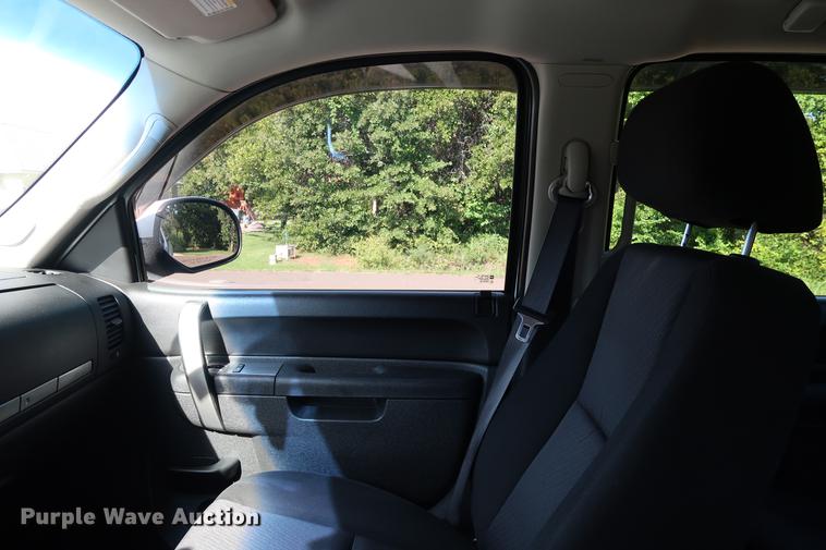 image for item FE9504 2012 Chevrolet Silverado 1500 Crew Cab pickup truck