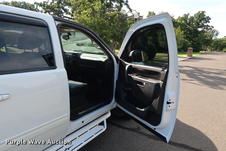 image for item FE9504 2012 Chevrolet Silverado 1500 Crew Cab pickup truck