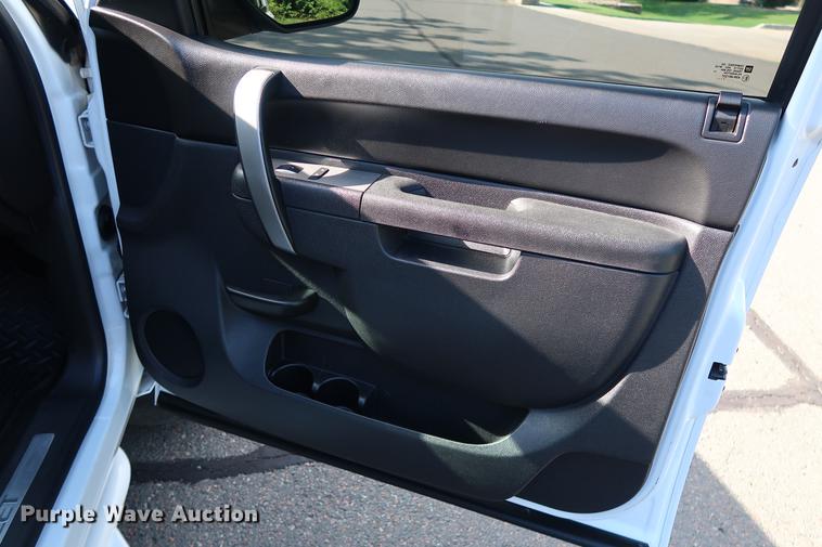 image for item FE9504 2012 Chevrolet Silverado 1500 Crew Cab pickup truck