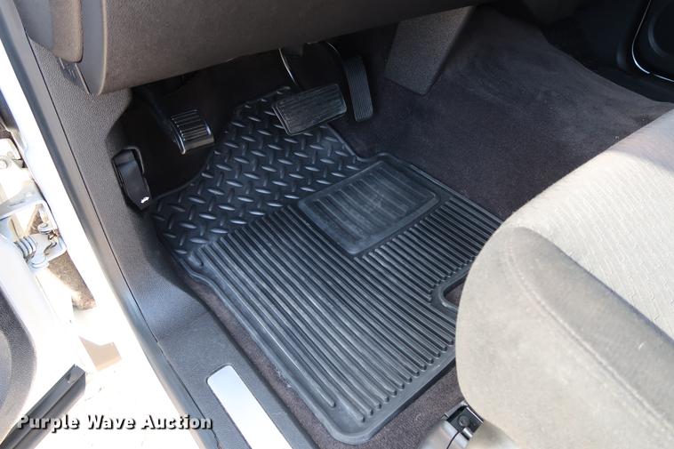 image for item FE9504 2012 Chevrolet Silverado 1500 Crew Cab pickup truck