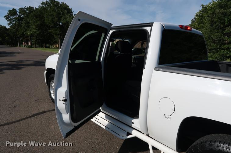image for item FE9504 2012 Chevrolet Silverado 1500 Crew Cab pickup truck