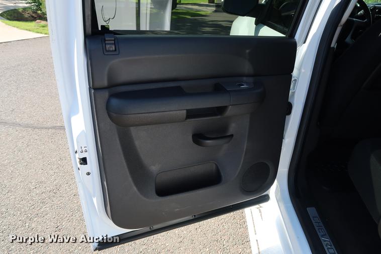 image for item FE9504 2012 Chevrolet Silverado 1500 Crew Cab pickup truck