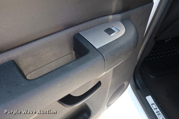 image for item FE9504 2012 Chevrolet Silverado 1500 Crew Cab pickup truck