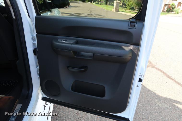 image for item FE9504 2012 Chevrolet Silverado 1500 Crew Cab pickup truck