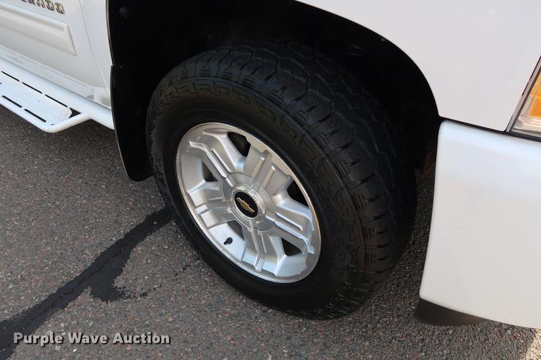 image for item FE9504 2012 Chevrolet Silverado 1500 Crew Cab pickup truck