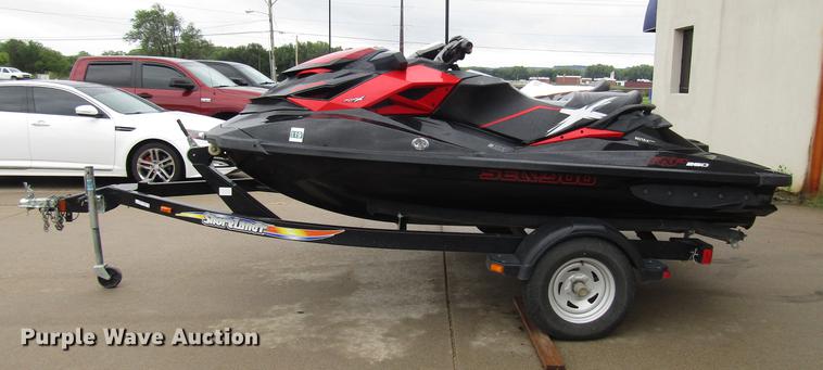 image for item FJ9504 (2) jet skis