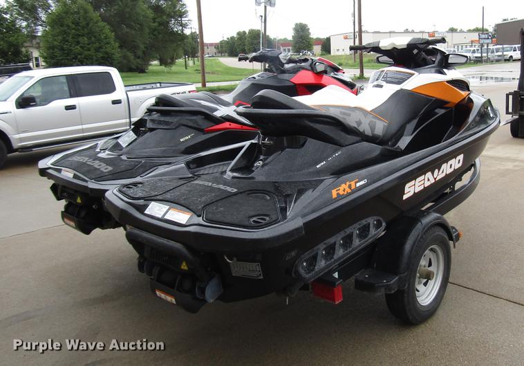 image for item FJ9504 (2) jet skis