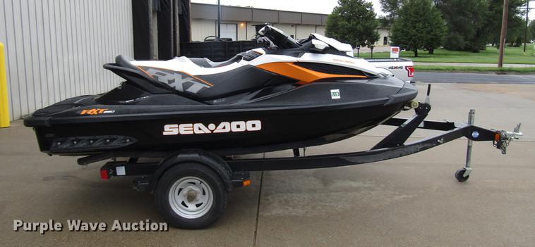 image for item FJ9504 (2) jet skis