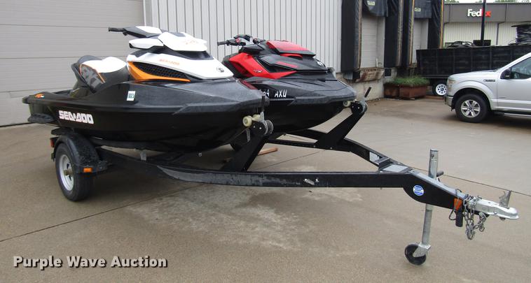 image for item FJ9504 (2) jet skis