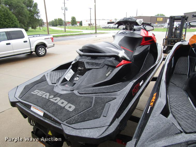image for item FJ9504 (2) jet skis