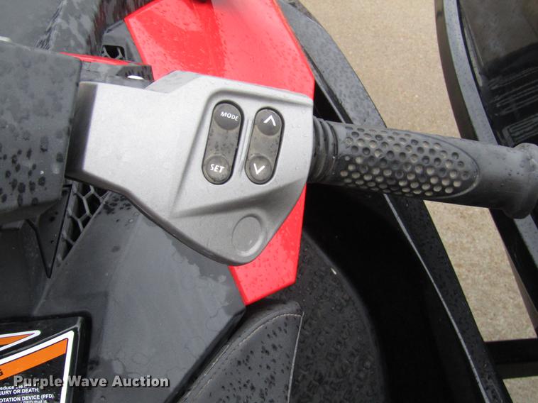 image for item FJ9504 (2) jet skis