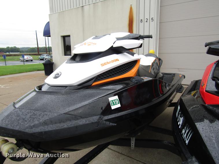 image for item FJ9504 (2) jet skis