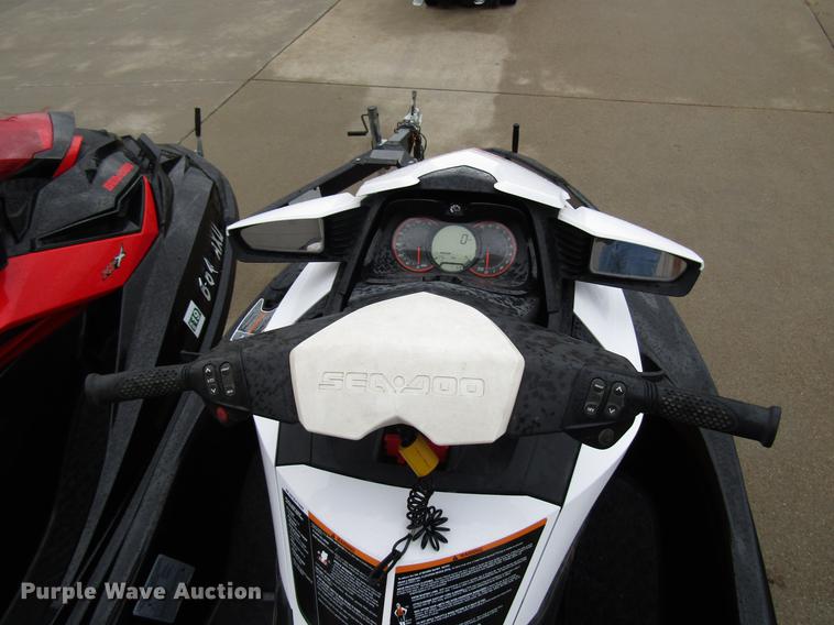 image for item FJ9504 (2) jet skis