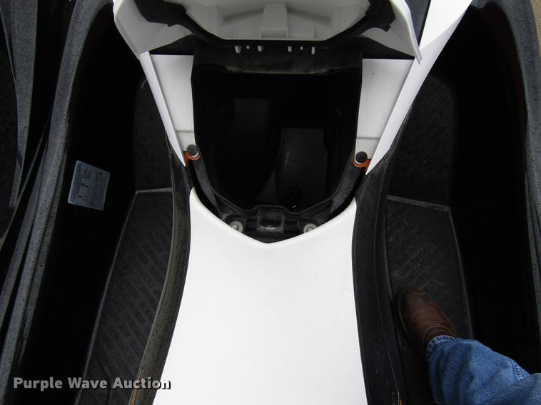 image for item FJ9504 (2) jet skis