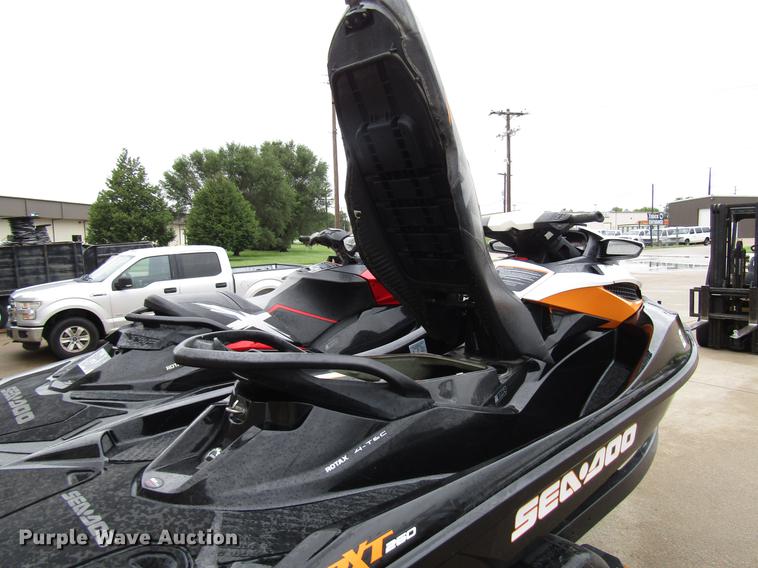 image for item FJ9504 (2) jet skis