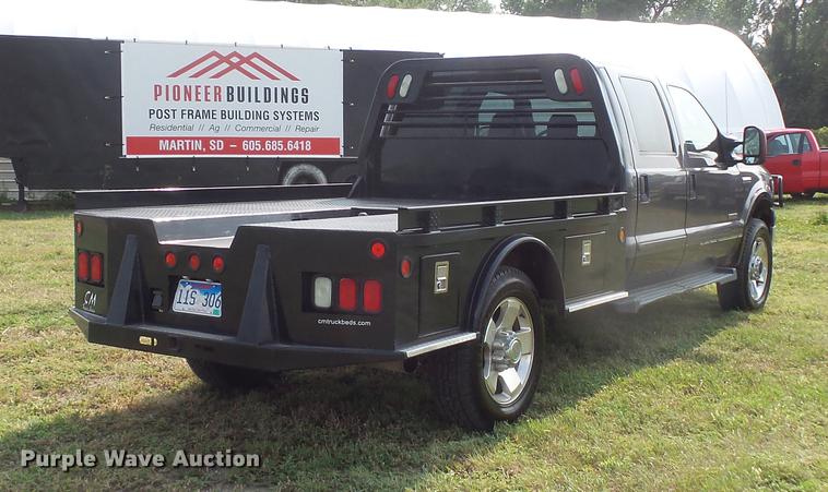 image for item FT9793 2006 Ford F350 Super Duty Crew Cab flatbed pickup truck