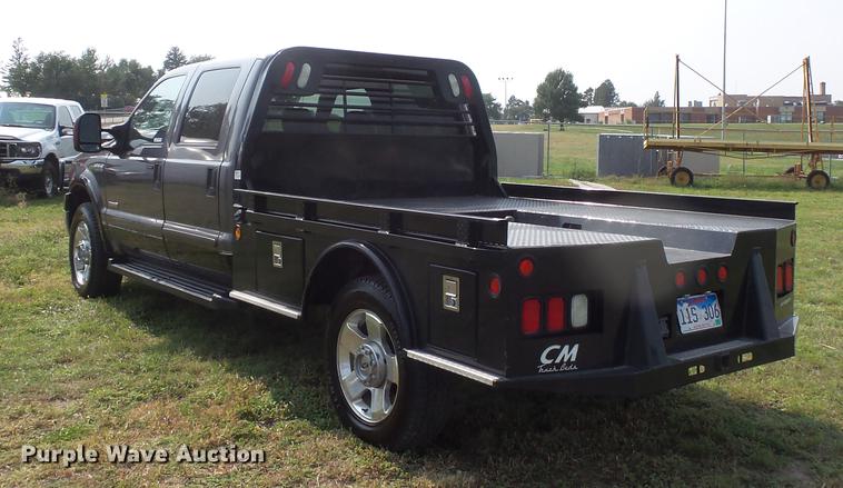 image for item FT9793 2006 Ford F350 Super Duty Crew Cab flatbed pickup truck