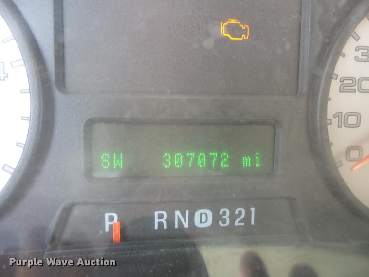 image for item FT9793 2006 Ford F350 Super Duty Crew Cab flatbed pickup truck