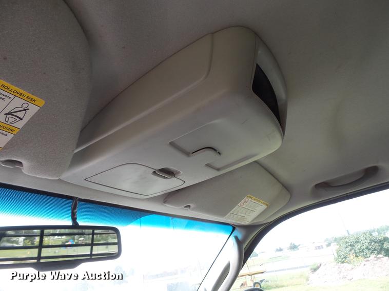 image for item FT9793 2006 Ford F350 Super Duty Crew Cab flatbed pickup truck