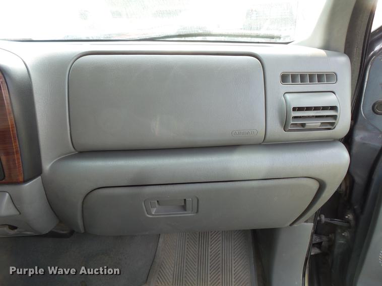 image for item FT9793 2006 Ford F350 Super Duty Crew Cab flatbed pickup truck