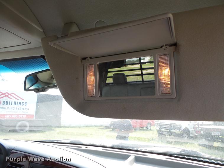 image for item FT9793 2006 Ford F350 Super Duty Crew Cab flatbed pickup truck