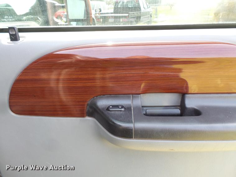 image for item FT9793 2006 Ford F350 Super Duty Crew Cab flatbed pickup truck