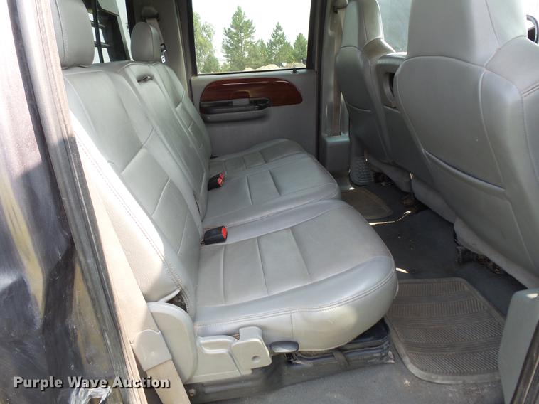 image for item FT9793 2006 Ford F350 Super Duty Crew Cab flatbed pickup truck