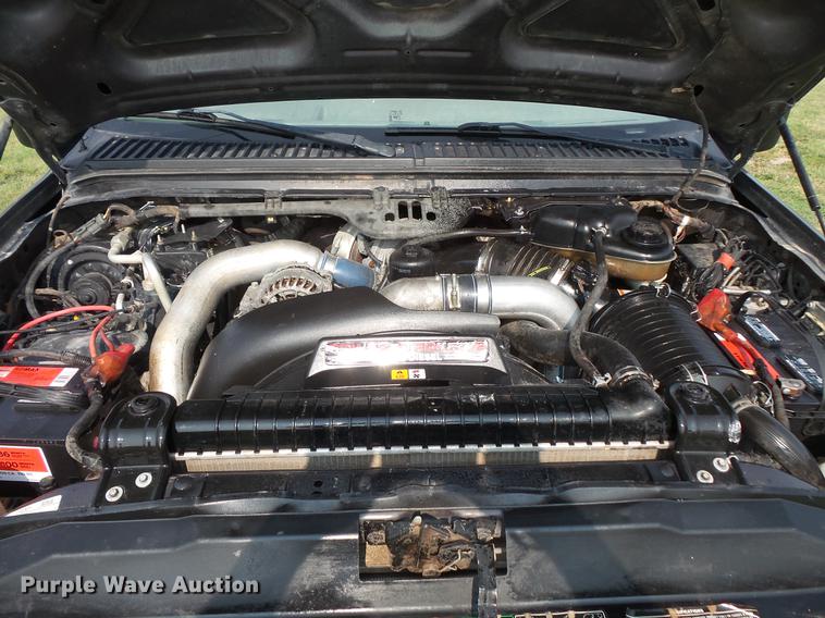 image for item FT9793 2006 Ford F350 Super Duty Crew Cab flatbed pickup truck