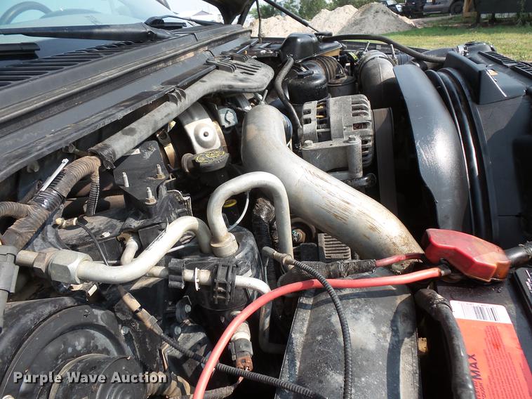 image for item FT9793 2006 Ford F350 Super Duty Crew Cab flatbed pickup truck