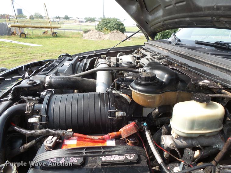 image for item FT9793 2006 Ford F350 Super Duty Crew Cab flatbed pickup truck