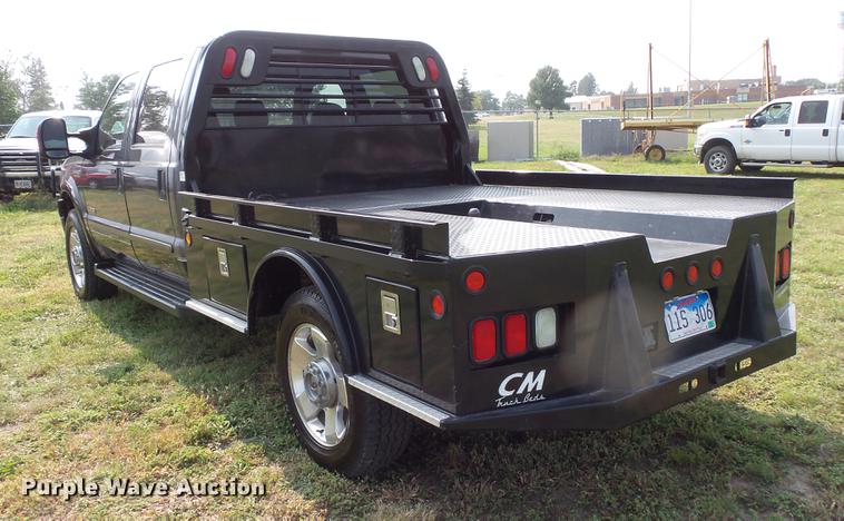 image for item FT9793 2006 Ford F350 Super Duty Crew Cab flatbed pickup truck
