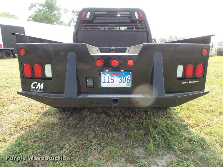 image for item FT9793 2006 Ford F350 Super Duty Crew Cab flatbed pickup truck