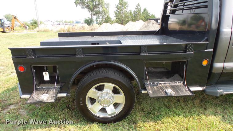 image for item FT9793 2006 Ford F350 Super Duty Crew Cab flatbed pickup truck