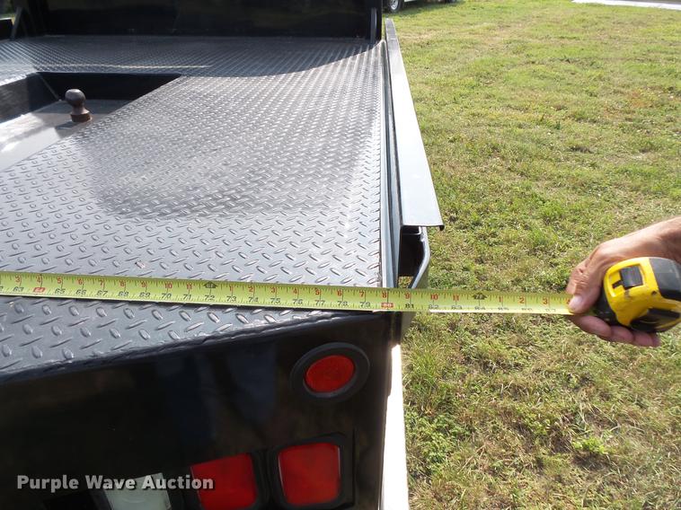 image for item FT9793 2006 Ford F350 Super Duty Crew Cab flatbed pickup truck