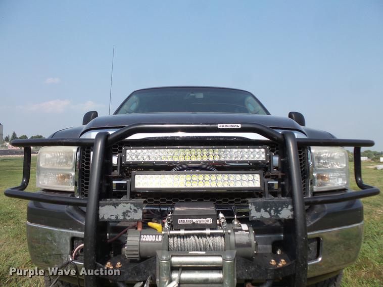 image for item FT9793 2006 Ford F350 Super Duty Crew Cab flatbed pickup truck
