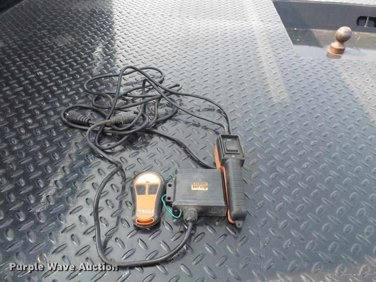 image for item FT9793 2006 Ford F350 Super Duty Crew Cab flatbed pickup truck