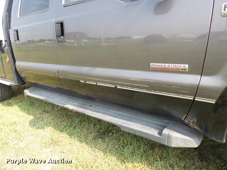 image for item FT9793 2006 Ford F350 Super Duty Crew Cab flatbed pickup truck