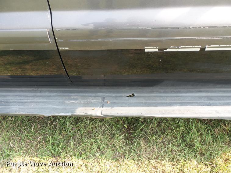 image for item FT9793 2006 Ford F350 Super Duty Crew Cab flatbed pickup truck