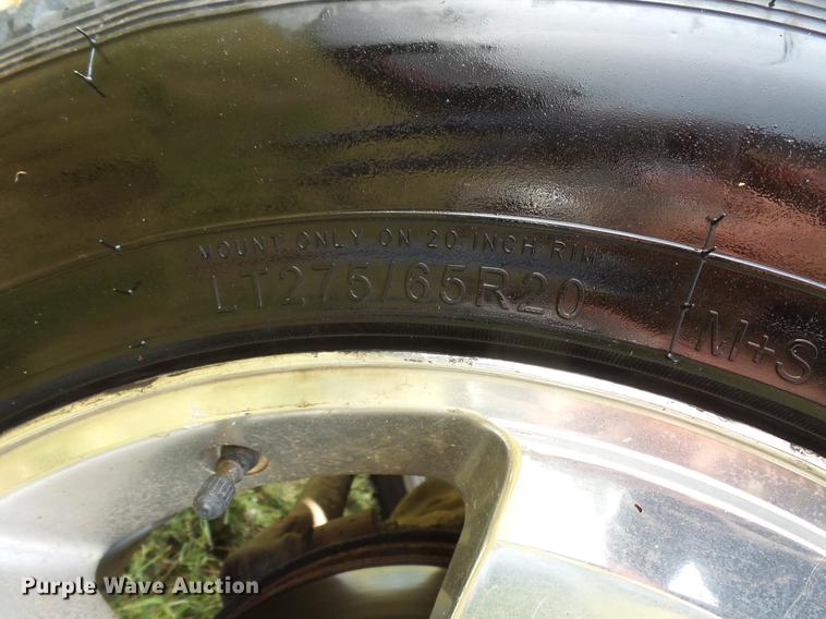 image for item FT9793 2006 Ford F350 Super Duty Crew Cab flatbed pickup truck