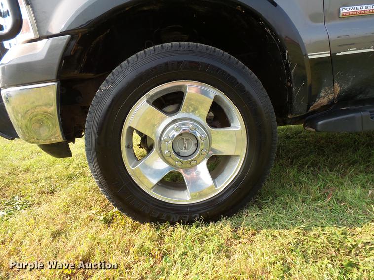 image for item FT9793 2006 Ford F350 Super Duty Crew Cab flatbed pickup truck