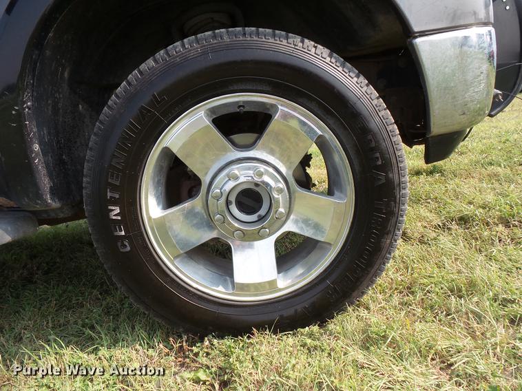 image for item FT9793 2006 Ford F350 Super Duty Crew Cab flatbed pickup truck