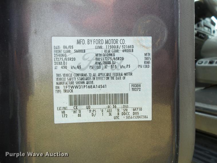 image for item FT9793 2006 Ford F350 Super Duty Crew Cab flatbed pickup truck