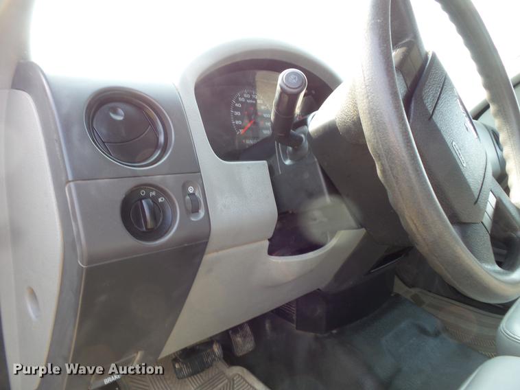 image for item FT9794 2005 Ford F150 XL SuperCab pickup truck