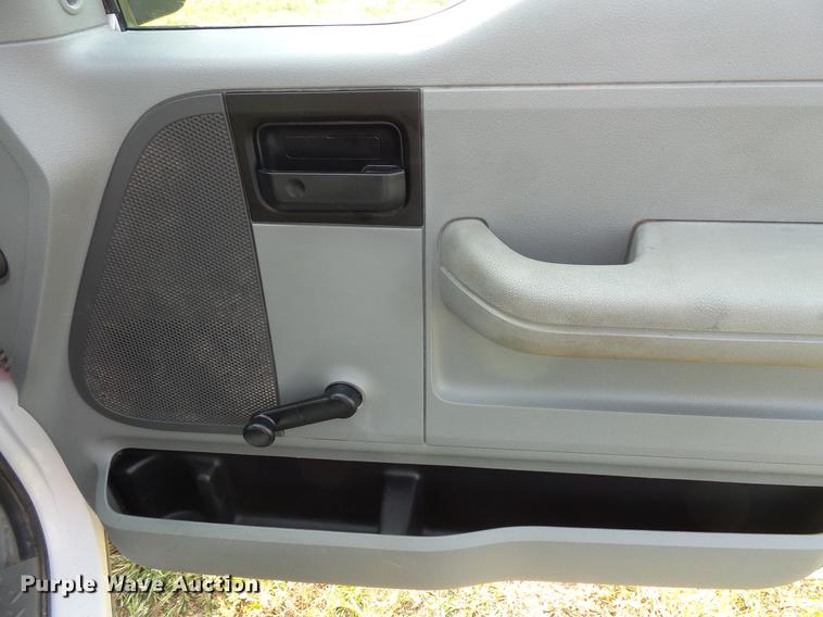 image for item FT9794 2005 Ford F150 XL SuperCab pickup truck