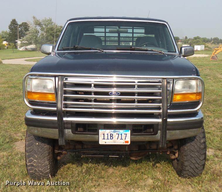 image for item FT9795 1995 Ford F350 Super Duty Crew Cab flatbed pickup truck