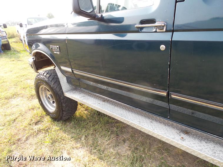 image for item FT9795 1995 Ford F350 Super Duty Crew Cab flatbed pickup truck