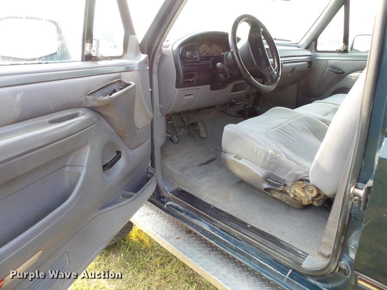 image for item FT9795 1995 Ford F350 Super Duty Crew Cab flatbed pickup truck