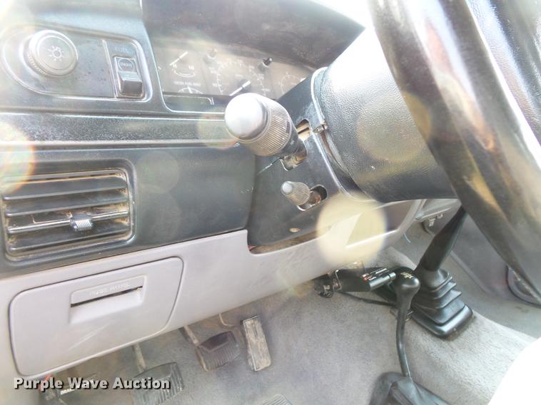 image for item FT9795 1995 Ford F350 Super Duty Crew Cab flatbed pickup truck