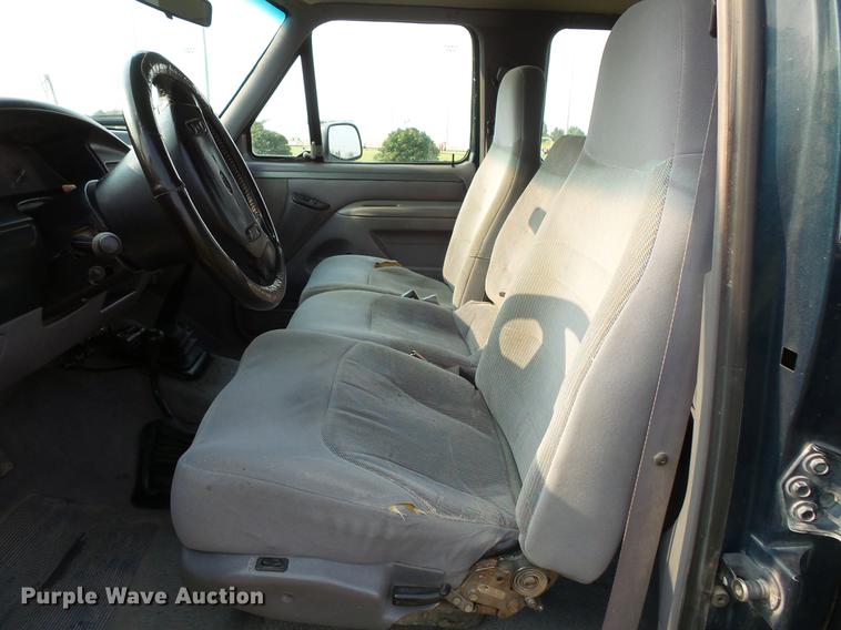 image for item FT9795 1995 Ford F350 Super Duty Crew Cab flatbed pickup truck