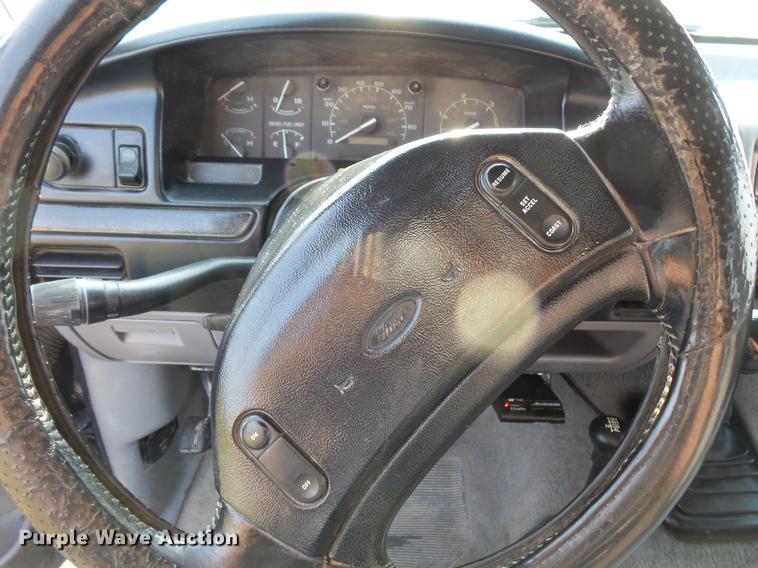 image for item FT9795 1995 Ford F350 Super Duty Crew Cab flatbed pickup truck